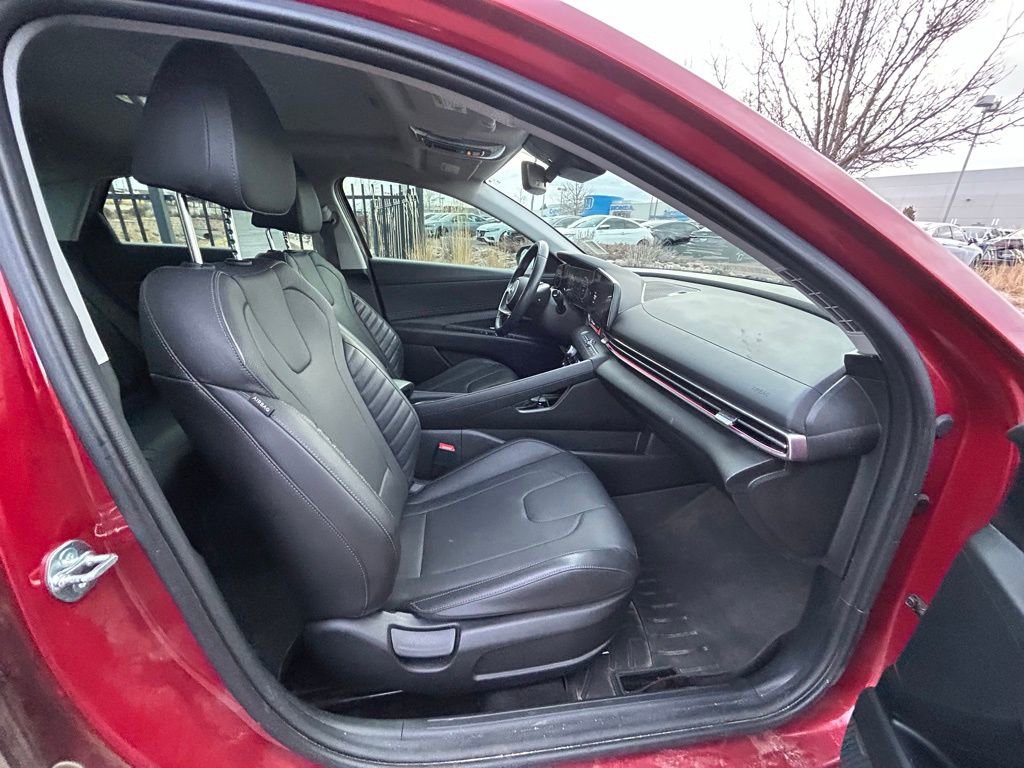 Used 2023 Hyundai Elantra Limited image 34
