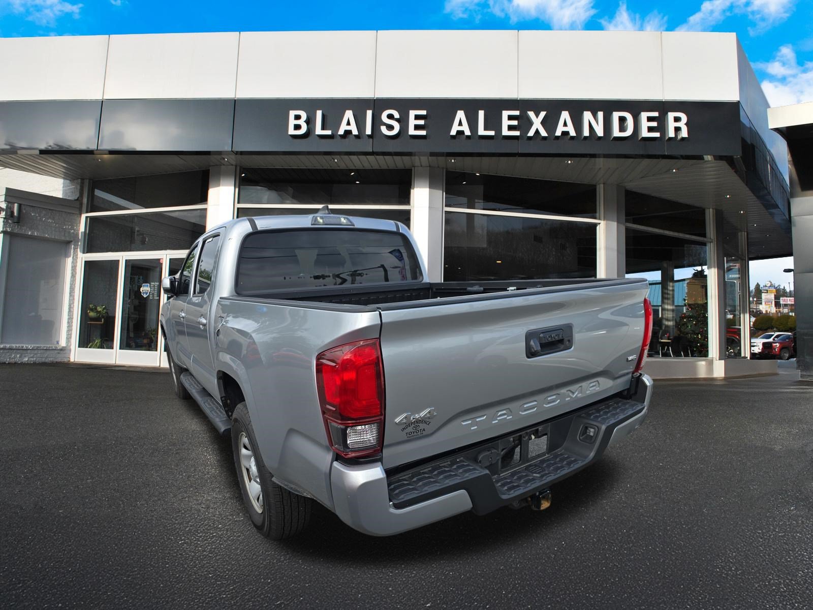 Used 2022 Toyota Tacoma SR AWD/4WD image 6