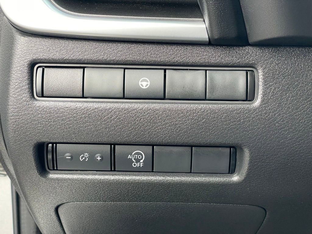 Certified 2023 Nissan Rogue SV image 18