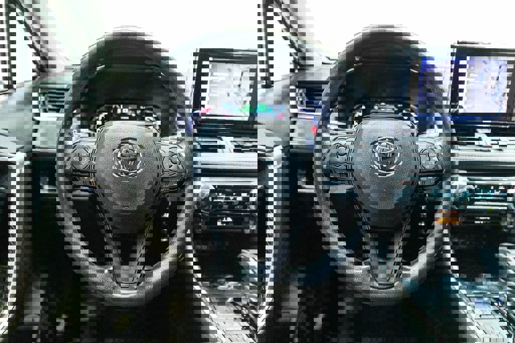 Used 2024 Toyota RAV4 LE AWD/4WD image 16