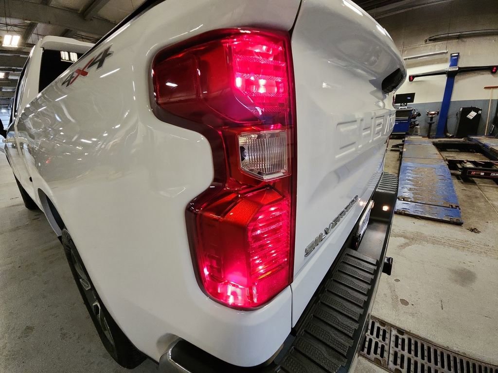 Certified 2025 Chevrolet Silverado 1500 LT AWD/4WD image 30