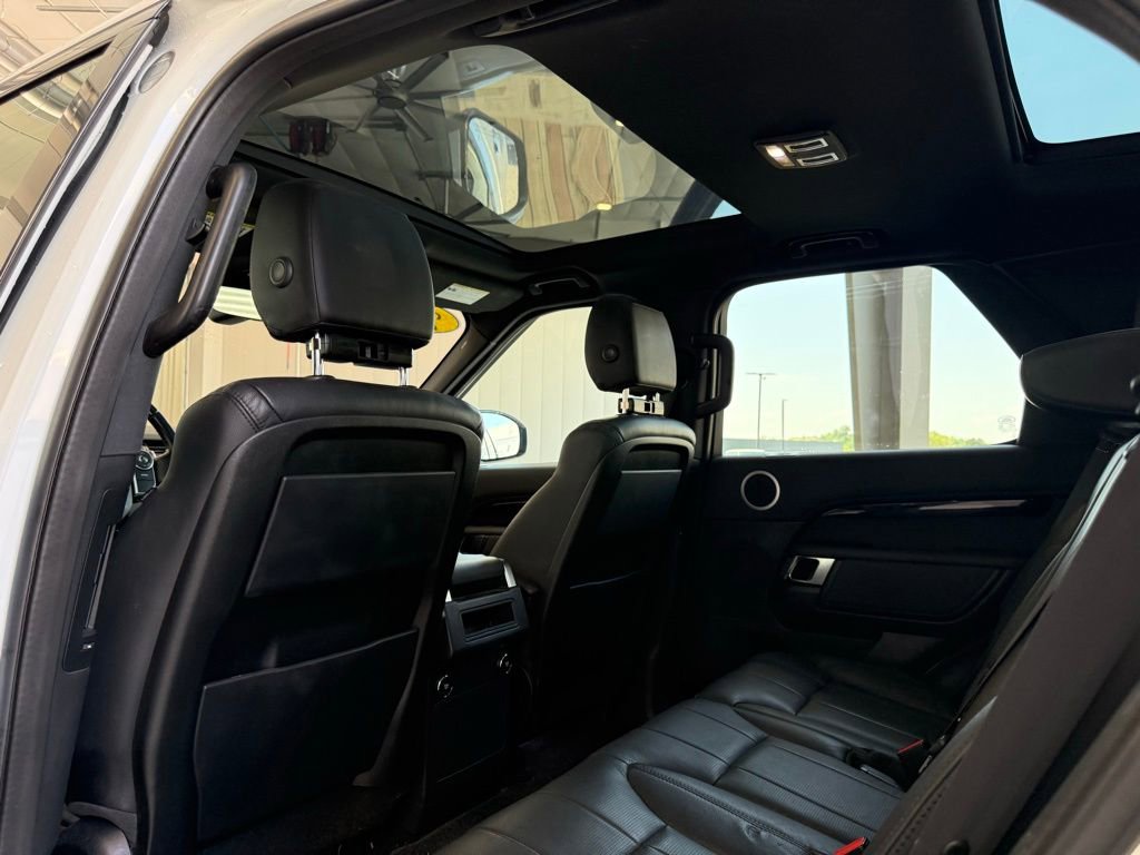 Used 2018 Land Rover Discovery SE image 21