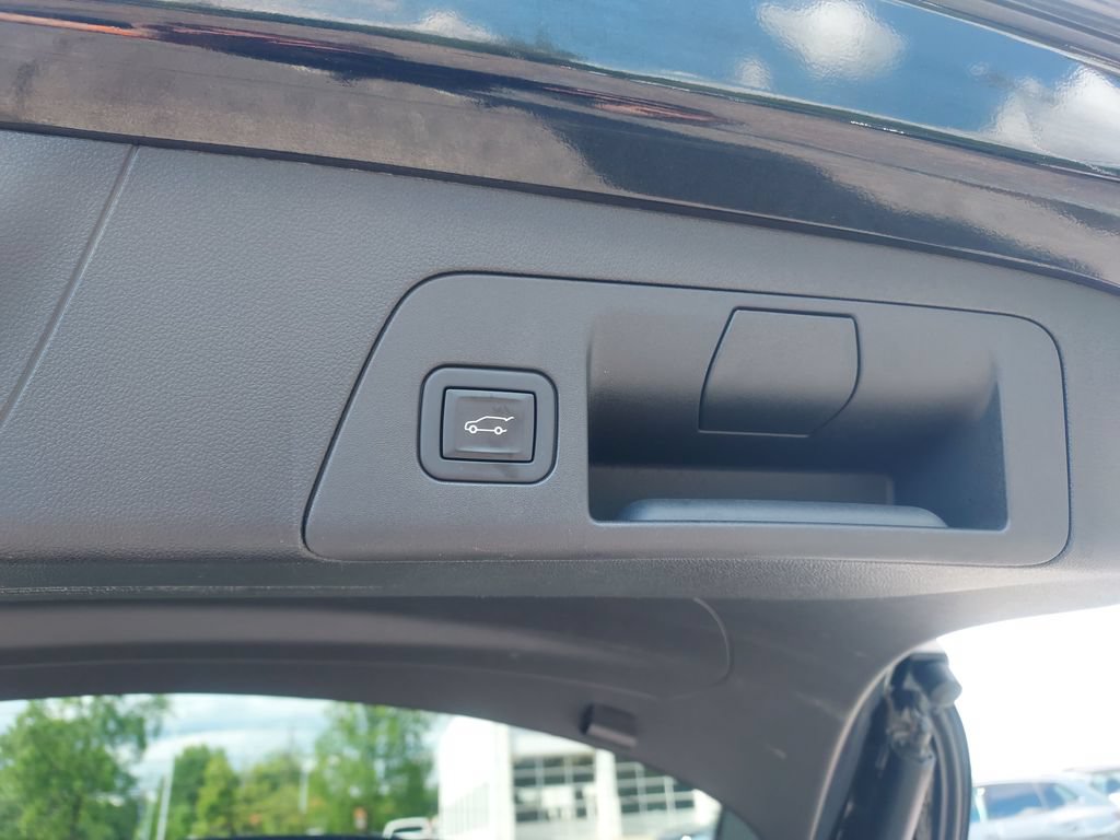 Used 2023 Buick Envision Avenir AWD/4WD image 32
