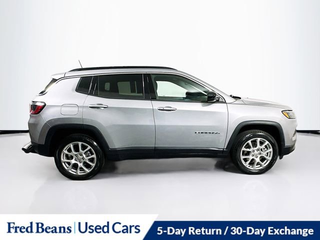 Used 2023 Jeep Compass Latitude image 9