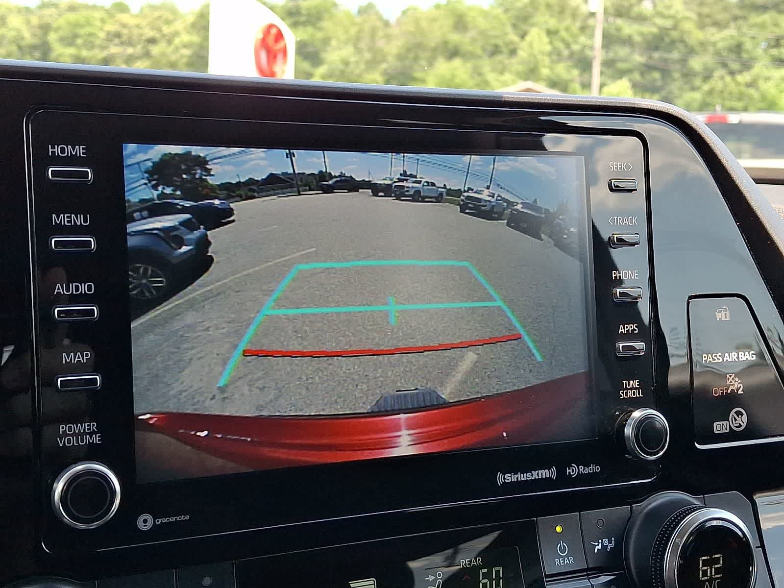 Used 2020 Toyota Highlander LE AWD/4WD image 23