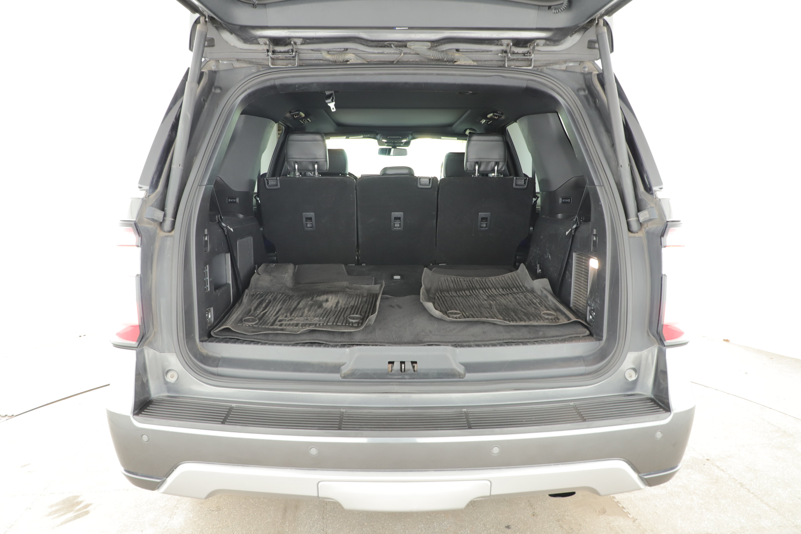 Used 2018 Ford Expedition Limited w/ Equipment Group 302A AWD/4WD image 5