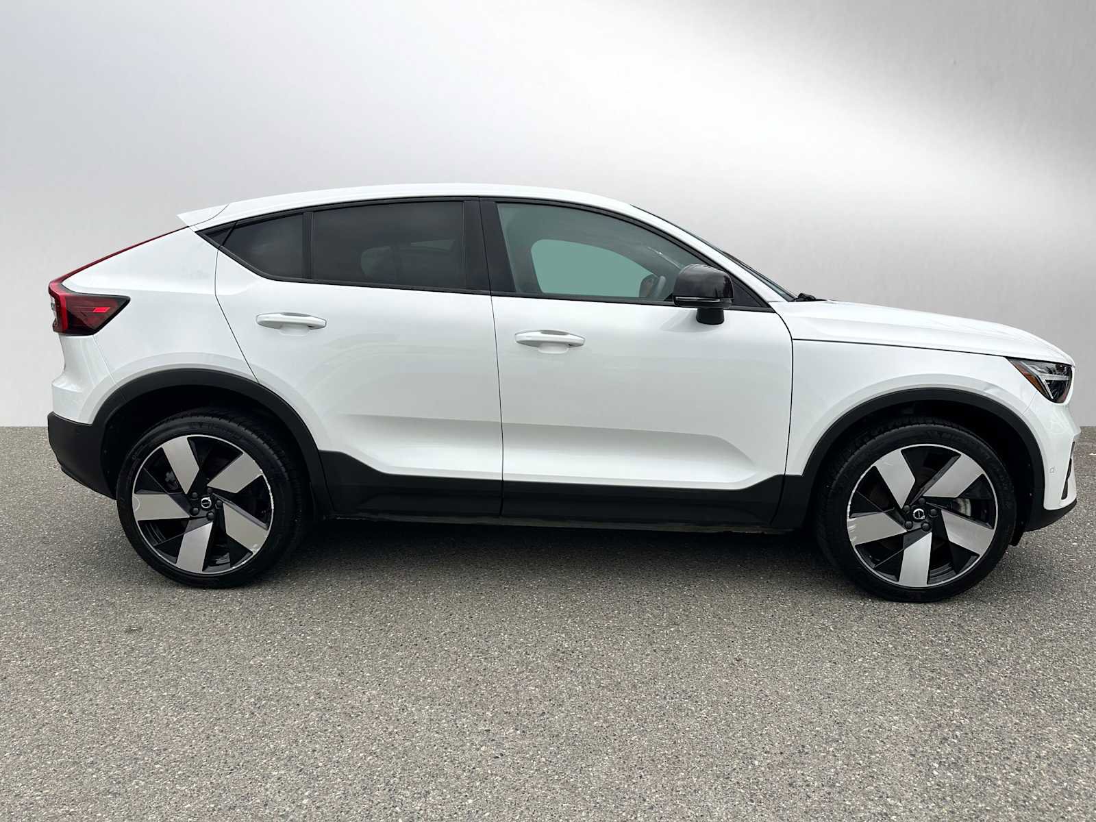 Certified 2023 Volvo C40 P8 Recharge Ultimate image 2