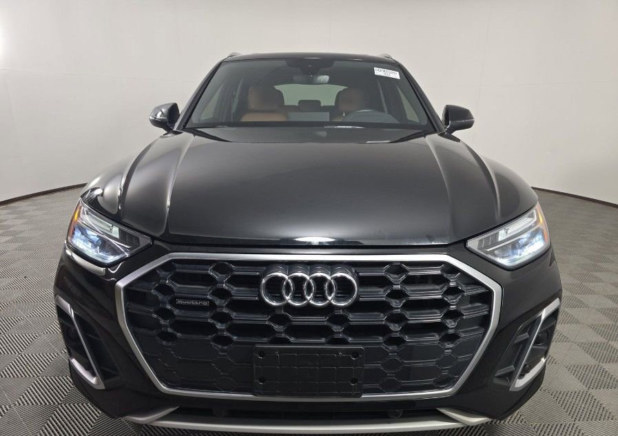 Used 2023 Audi Q5 2.0T Premium w/ Convenience Package AWD/4WD image 2