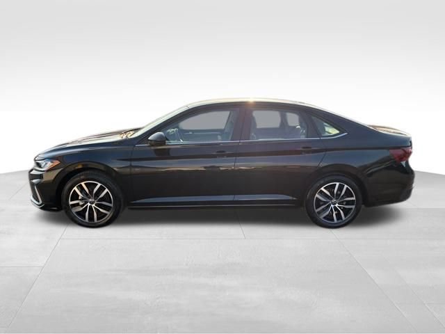 Used 2025 Volkswagen Jetta SE image 12