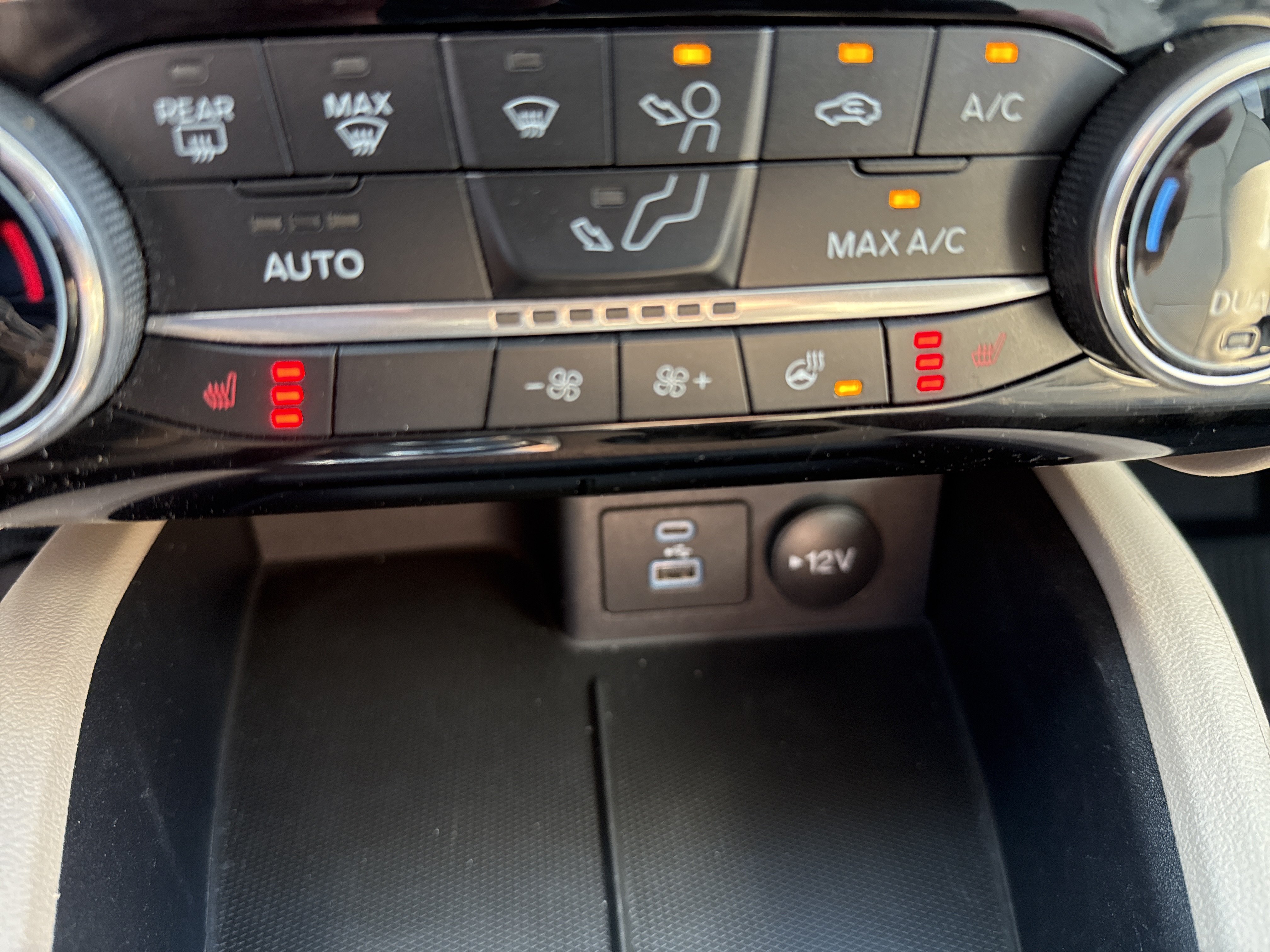 Used 2022 Ford Escape Titanium AWD/4WD image 28