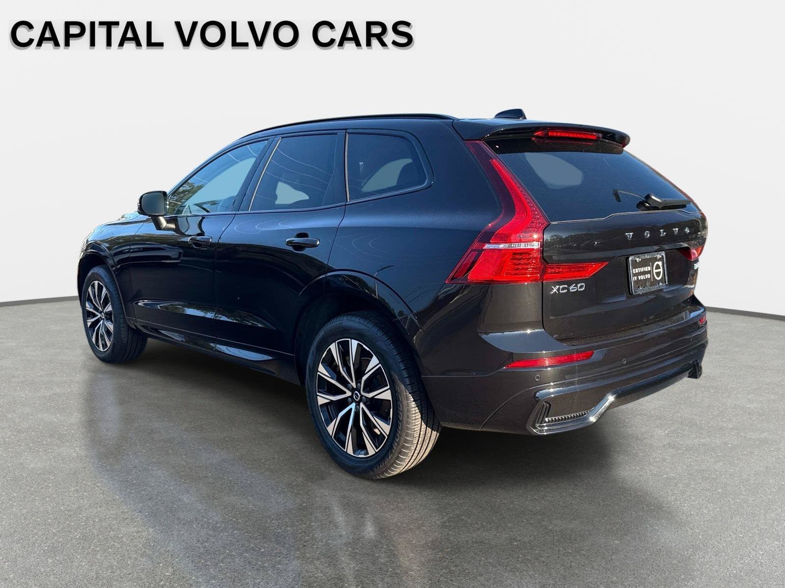 Used 2025 Volvo XC60 B5 Core AWD/4WD image 7