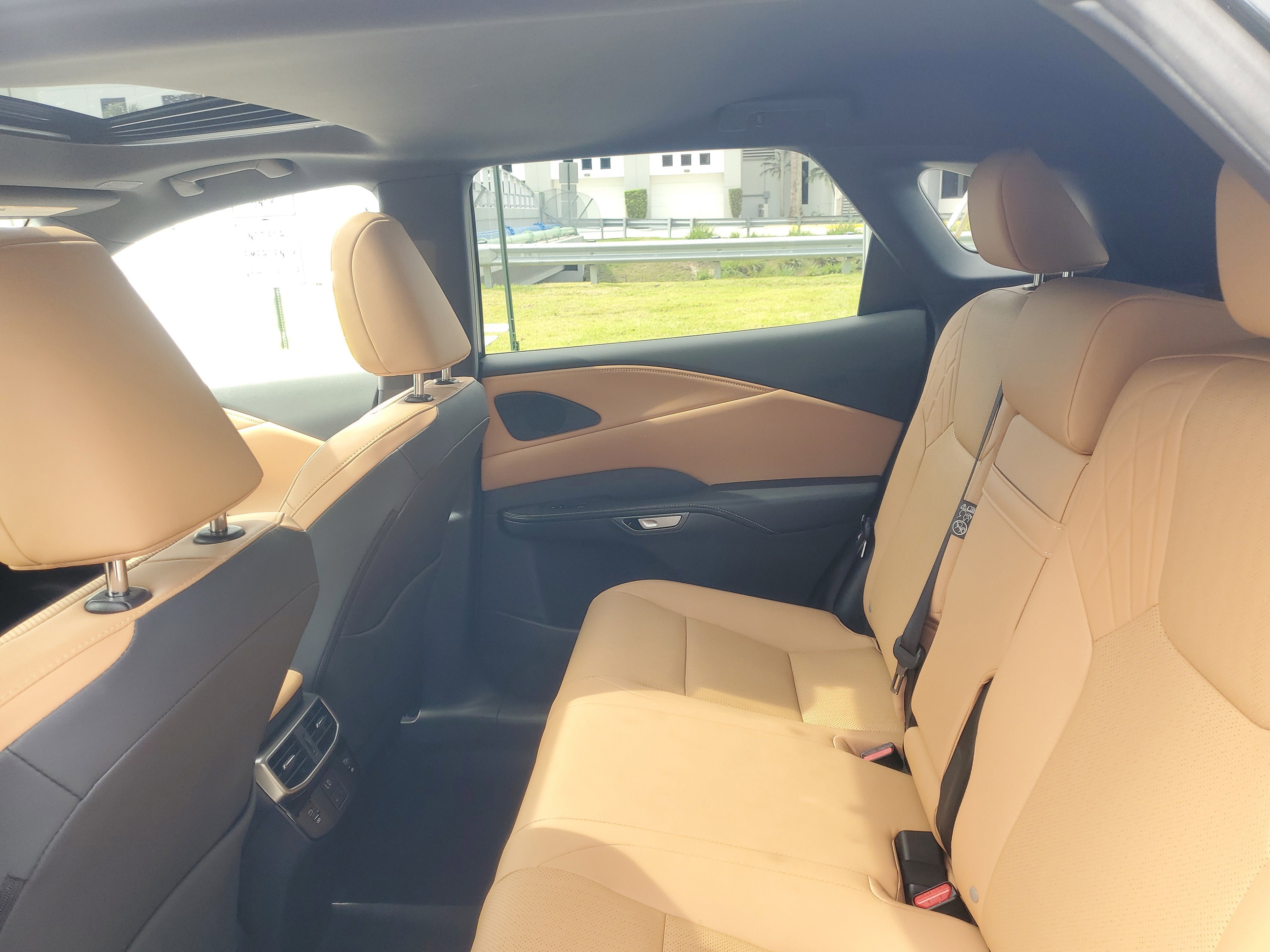 Used 2025 Lexus RX 350 Premium w/ Accessory Package (Z1) image 11