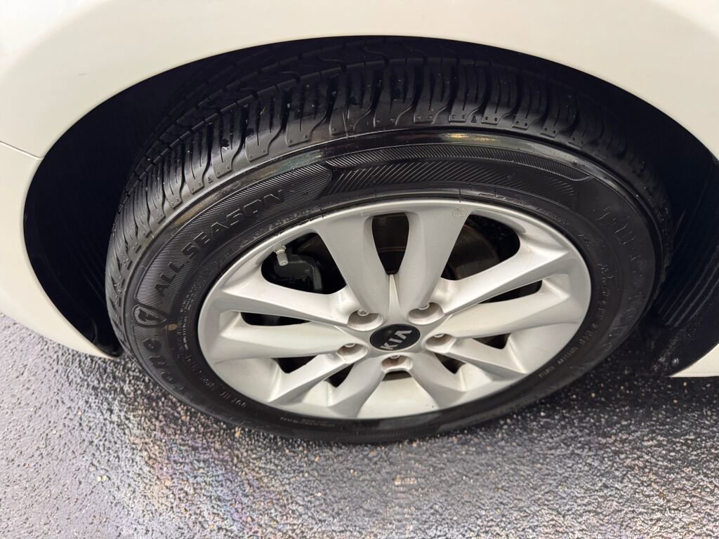 Used 2017 Kia Forte LX w/ LX Popular Package image 8