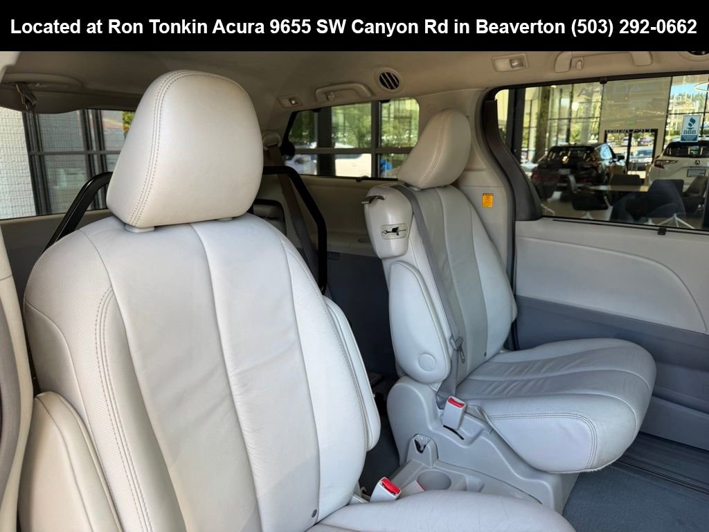 Used 2011 Toyota Sienna XLE image 29