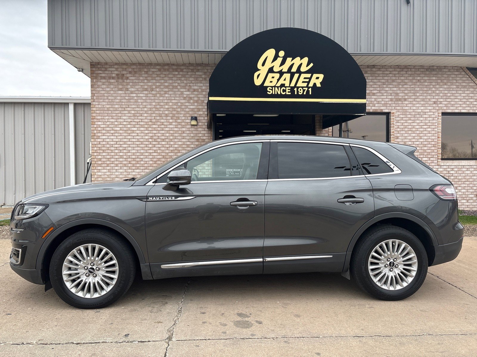 Used 2019 Lincoln Nautilus Premier image 2