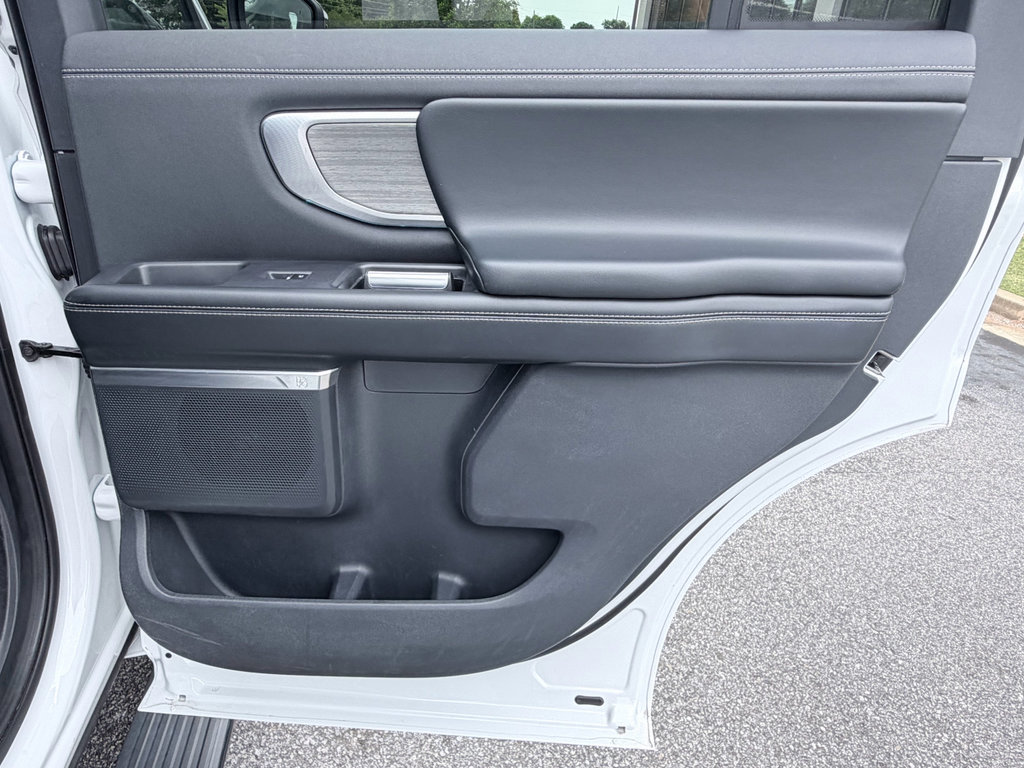 Used 2025 Ford Expedition Platinum AWD/4WD image 35