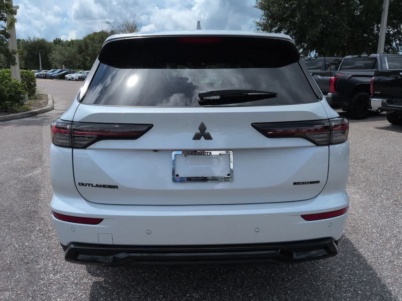 Used 2026 Mitsubishi Outlander SE FWD image 5