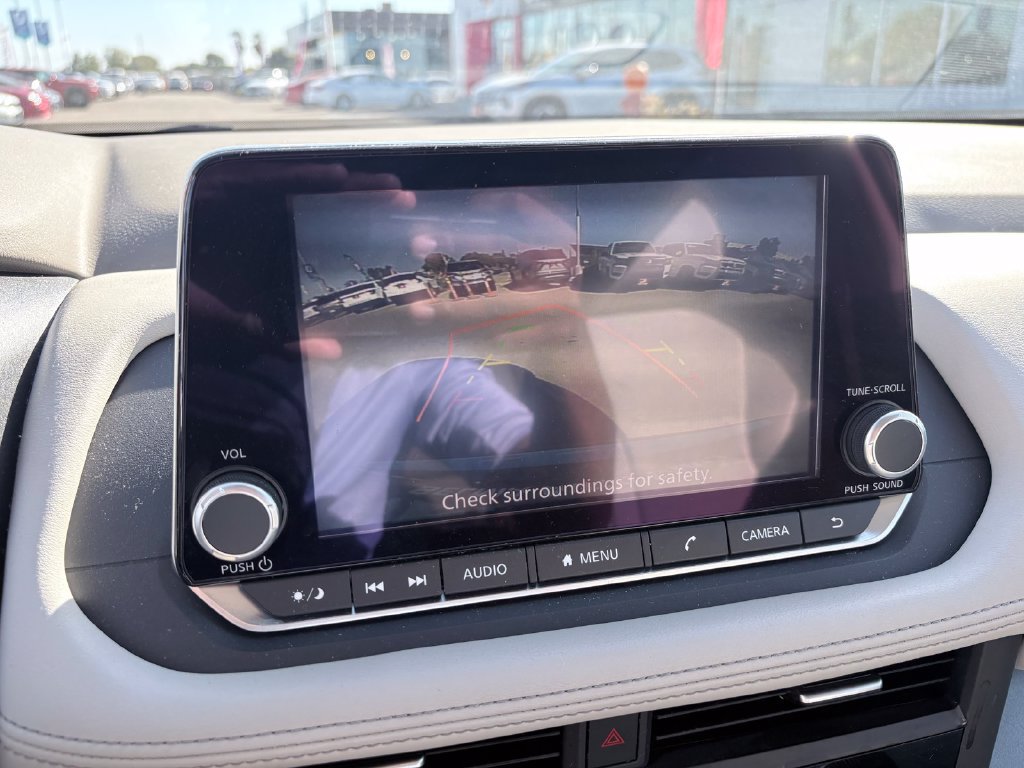 Used 2023 Nissan Rogue SV FWD image 17