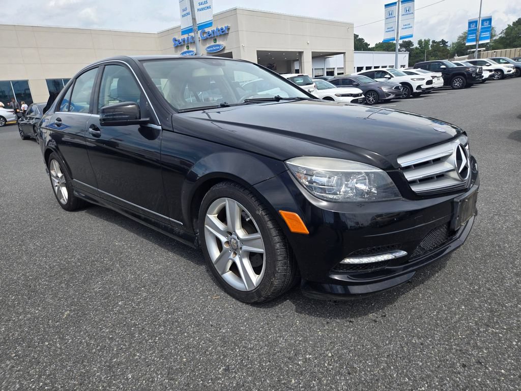 Used 2011 Mercedes-Benz C 300 4MATIC Sedan image 3