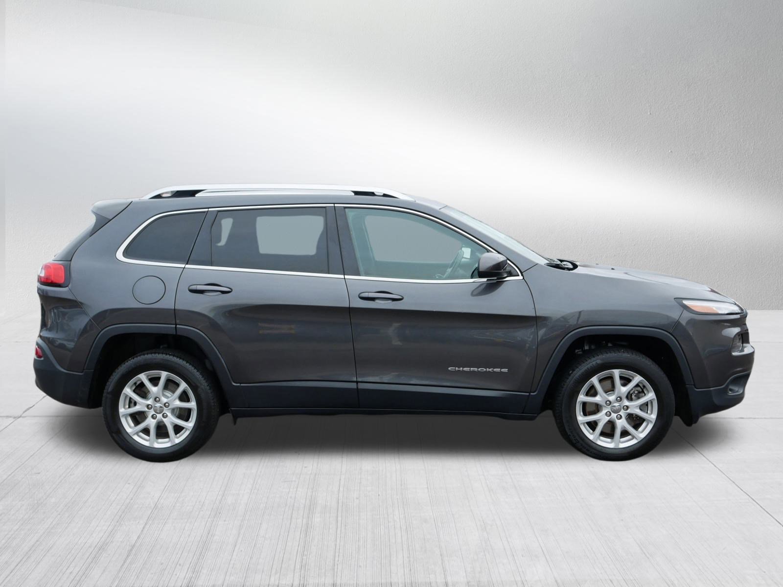 Used 2016 Jeep Cherokee Latitude image 8