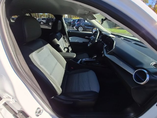 Certified 2025 Chevrolet Trax LT w/ Driver Confidence Package FWD image 33