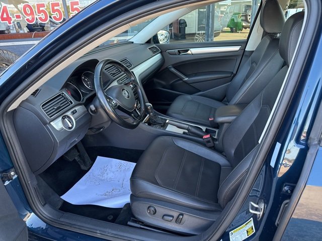 Used 2019 Volkswagen Passat 2.0T Wolfsburg image 24