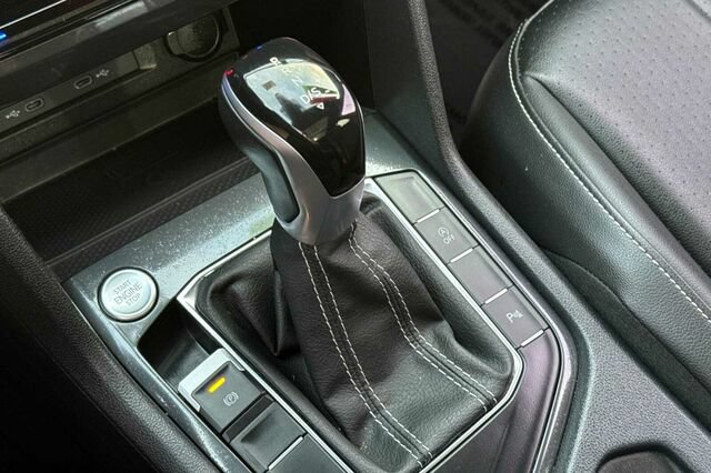 Used 2024 Volkswagen Tiguan SE R-Line FWD image 22