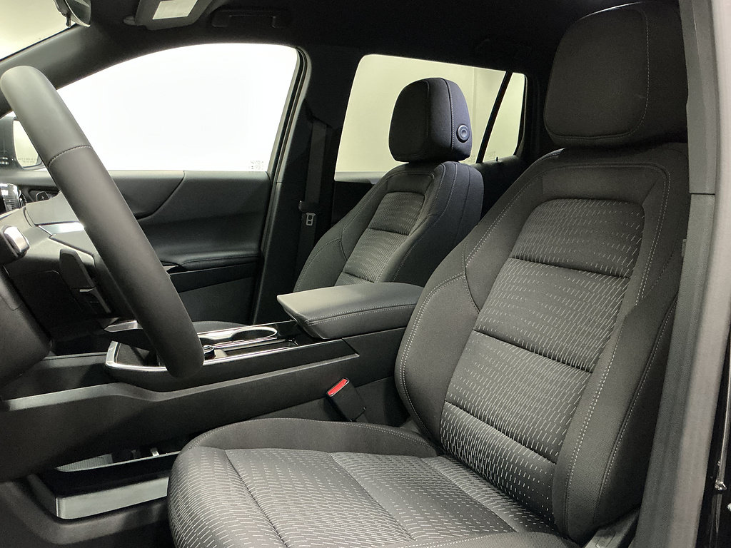 New 2027 Chevrolet Equinox LT w/ LPO, Floor Liner Package AWD/4WD image 9