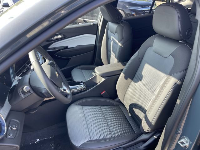 New 2026 Chevrolet Trax LT w/ Sunroof Package FWD image 11