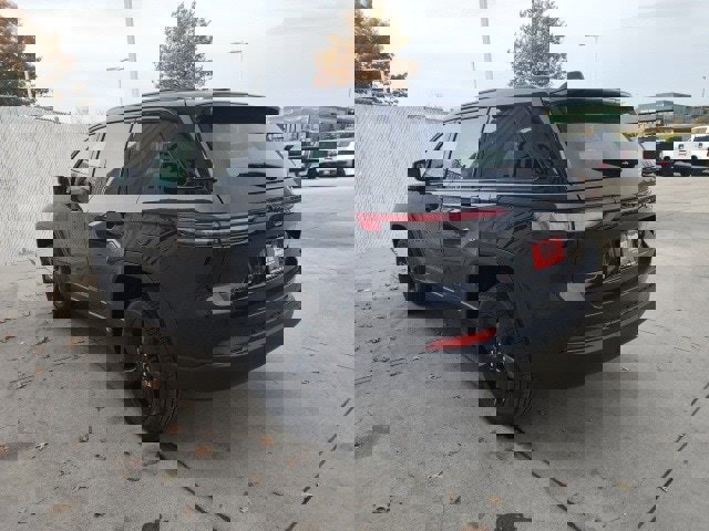 New 2025 Jeep Grand Cherokee Limited w/ Black Appearance Package image 24