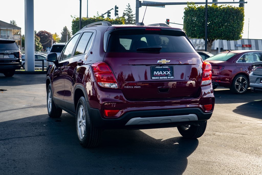 Used 2022 Chevrolet Trax LT w/ LT Convenience Package image 11