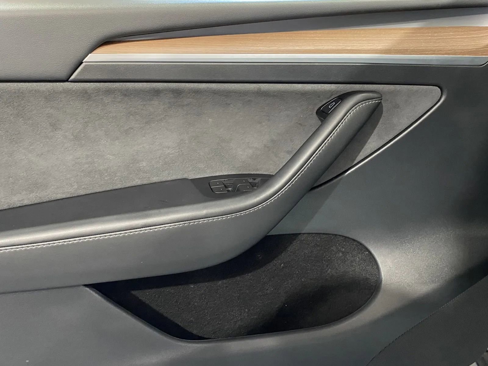 Used 2023 Tesla Model Y 2WD image 12