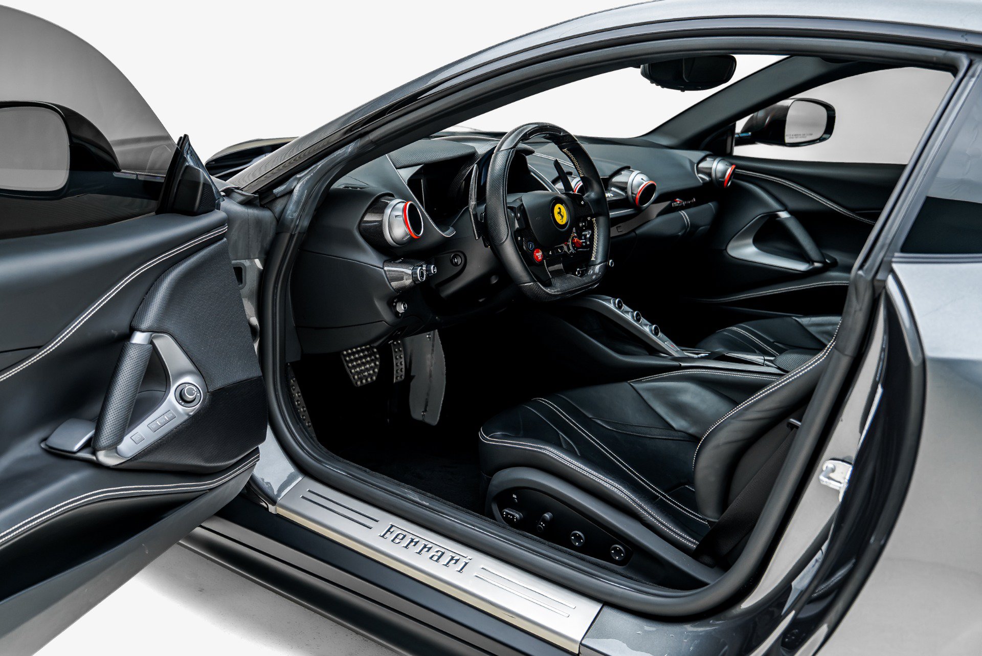 Used 2019 Ferrari 812 Superfast RWD image 3
