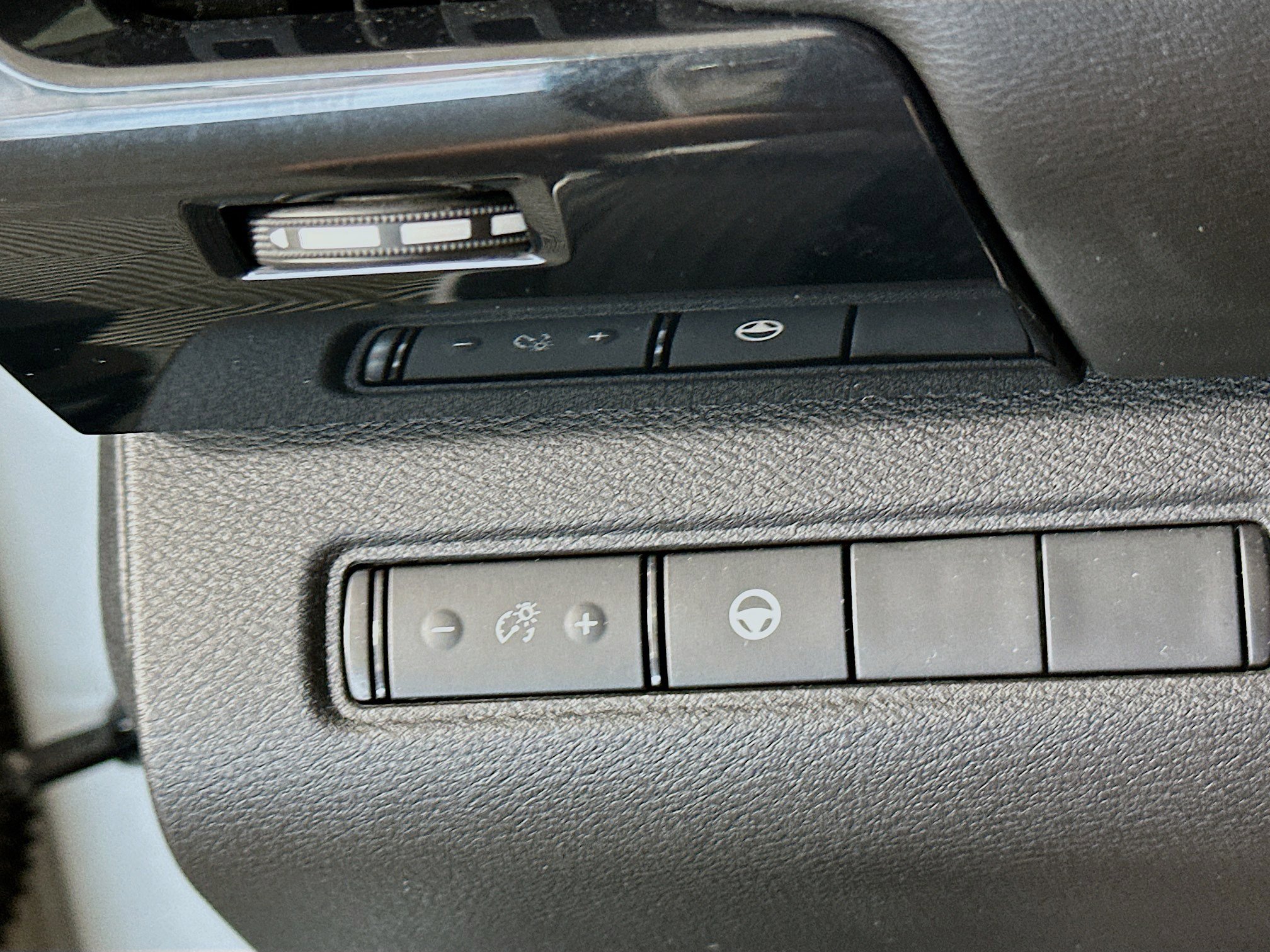 Used 2023 Nissan Pathfinder SV AWD/4WD image 17