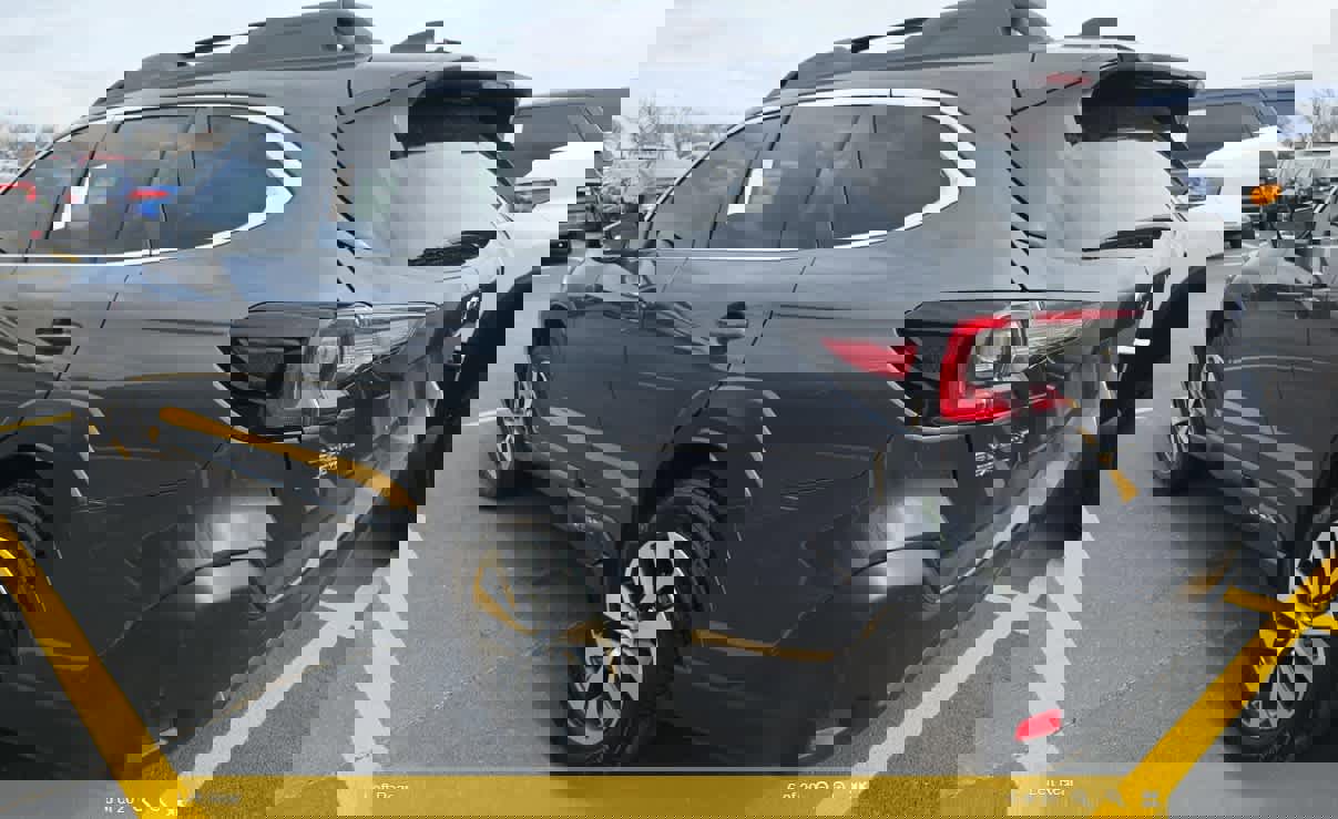 Used 2024 Subaru Outback Premium image 9