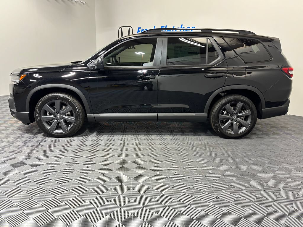 New 2026 Honda Pilot Sport image 3