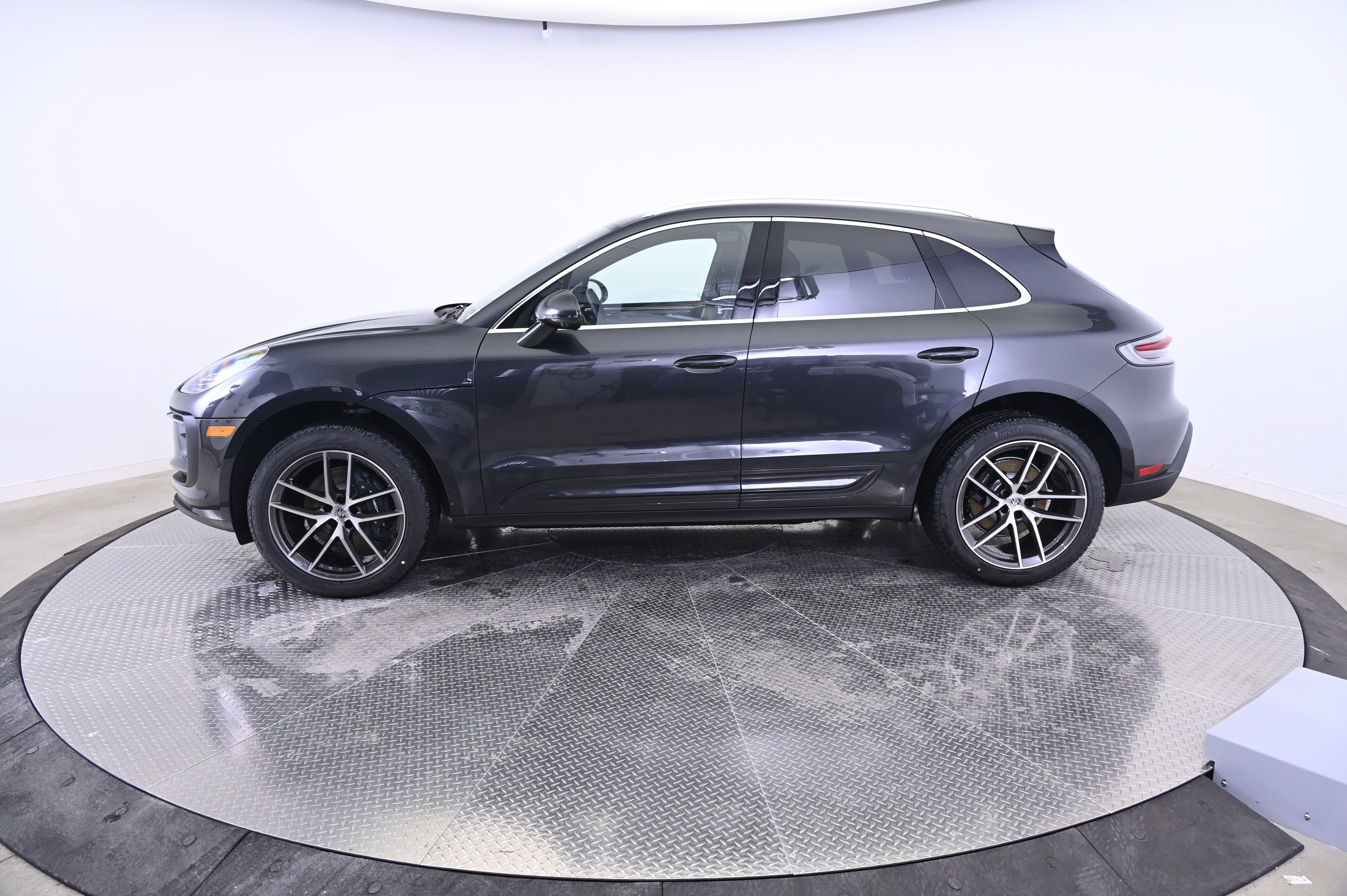 Certified 2026 Porsche Macan AWD/4WD image 2