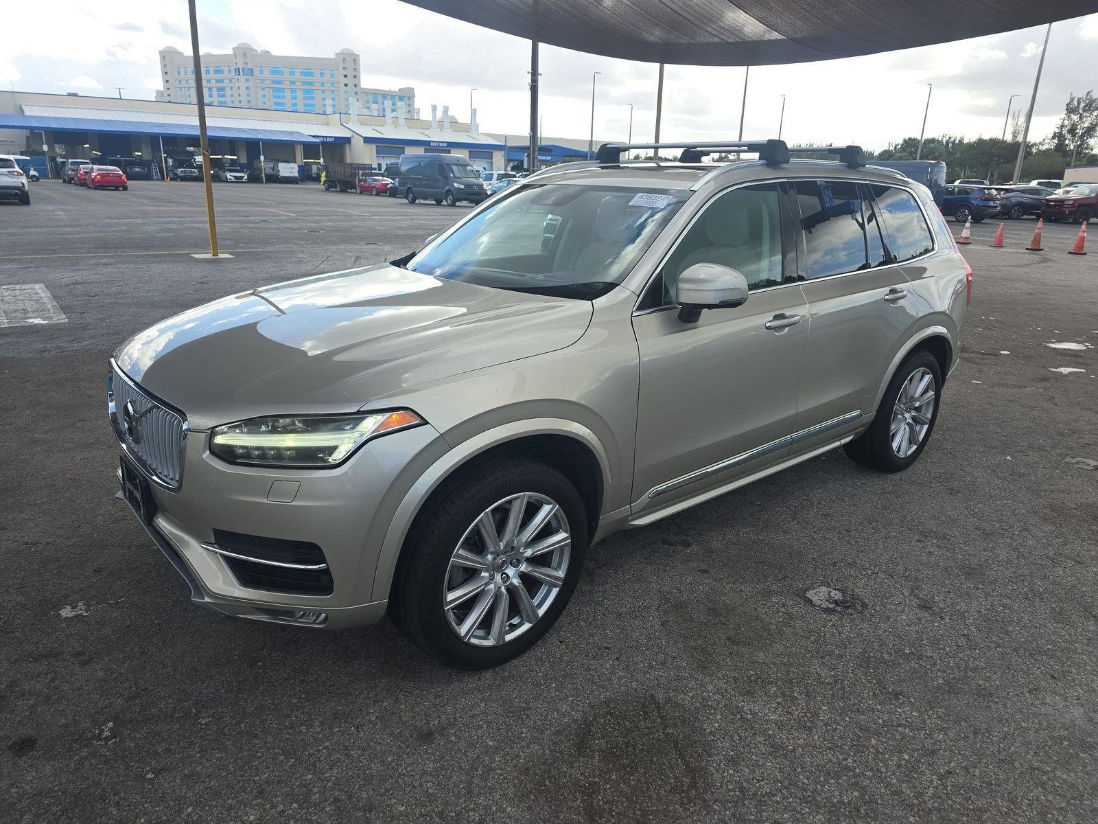 Used 2016 Volvo XC90 T6 Inscription w/ Vision Package image 3