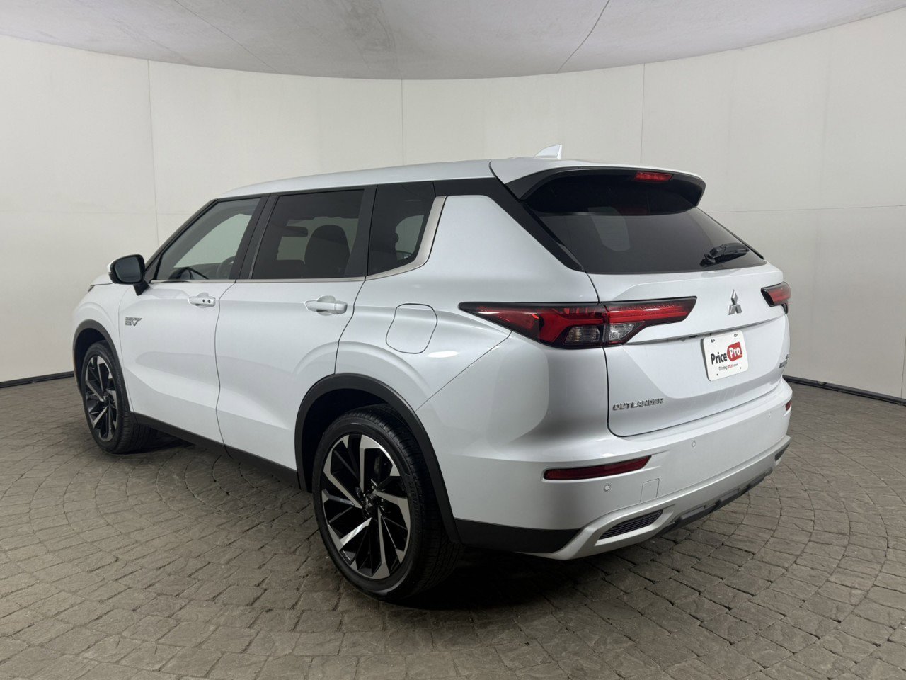 Used 2024 Mitsubishi Outlander SEL AWD/4WD image 5