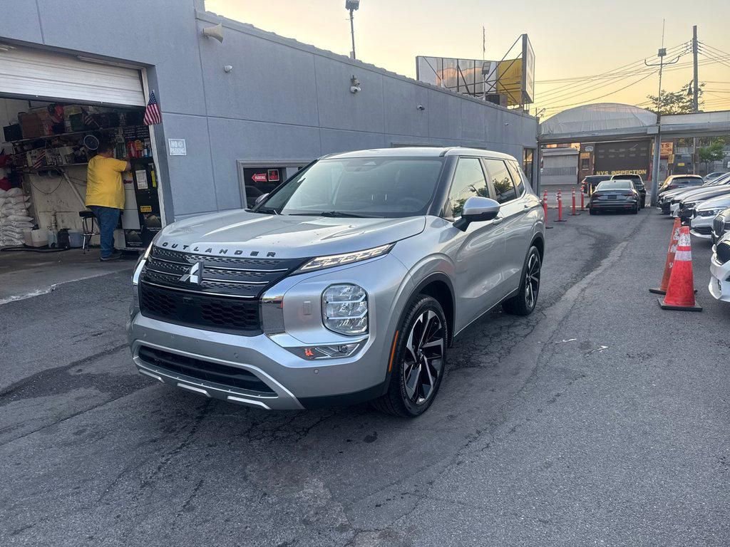 Used 2022 Mitsubishi Outlander SE AWD/4WD image 1