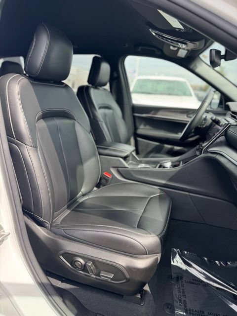 Used 2024 Jeep Grand Cherokee Limited AWD/4WD image 28