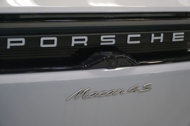 New 2026 Porsche Macan 4S Electric AWD/4WD image 8