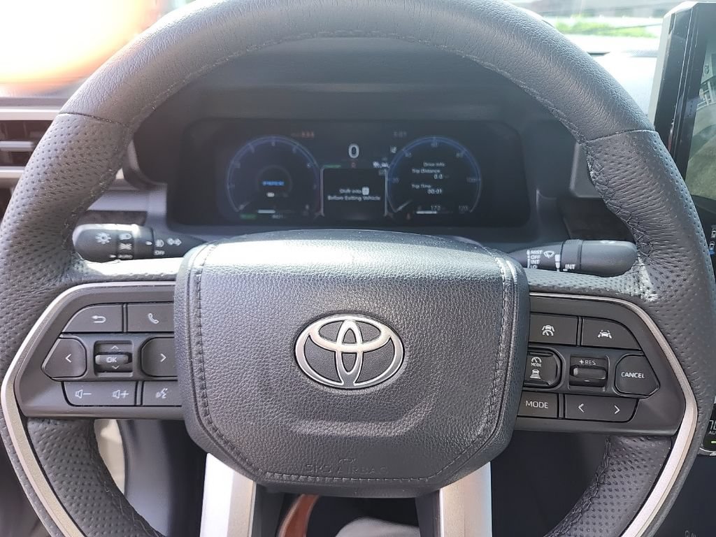 Used 2025 Toyota Tacoma Limited AWD/4WD image 12