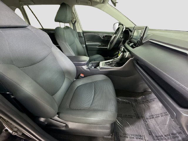 Used 2020 Toyota RAV4 LE FWD image 25