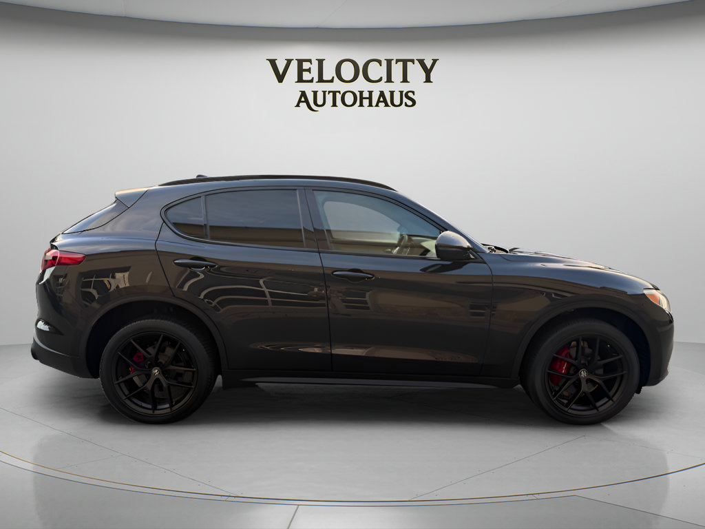 Used 2019 Alfa Romeo Stelvio Ti Sport w/ Quick Order Package 22S Sport AWD/4WD image 8