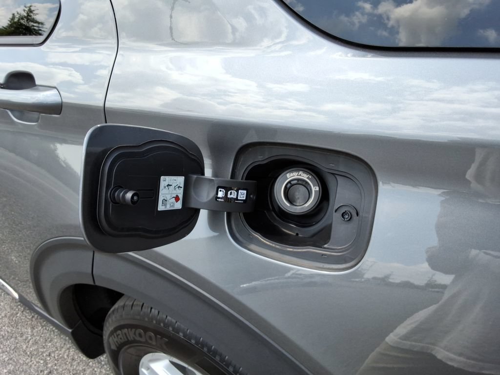 Used 2025 Ford Explorer Active RWD image 12
