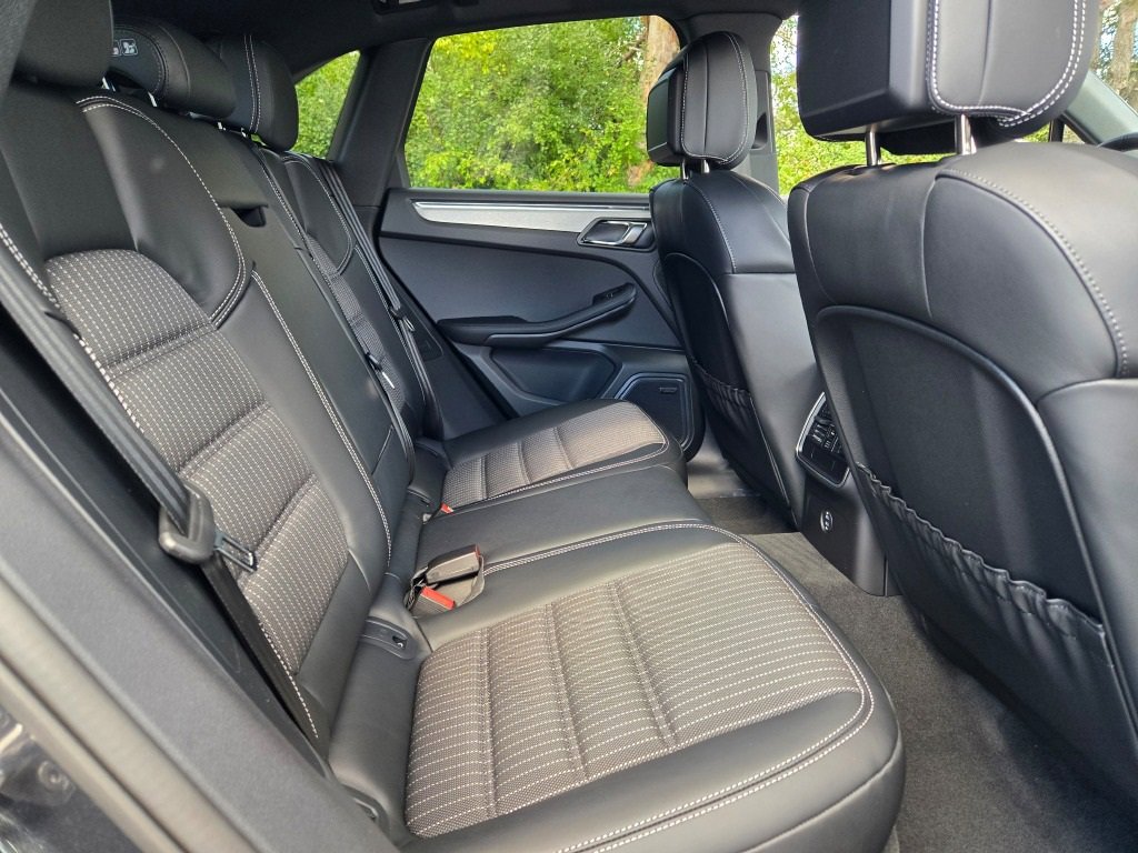 New 2026 Porsche Macan Turbo image 36