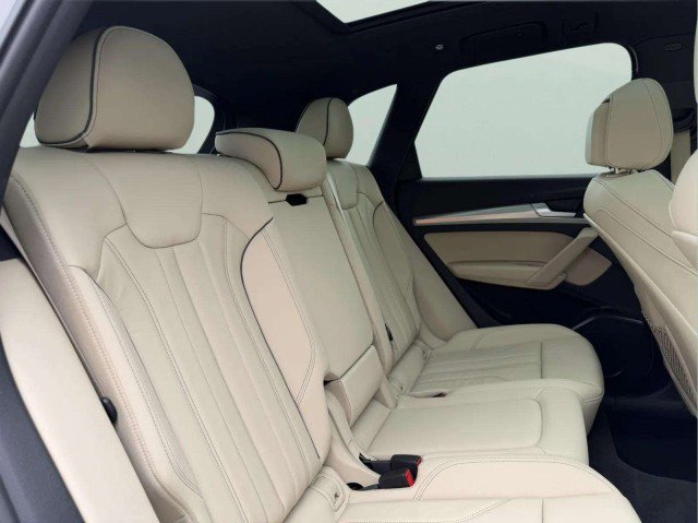 Certified 2025 Audi Q5 2.0T Premium w/ Convenience Plus Package AWD/4WD image 28