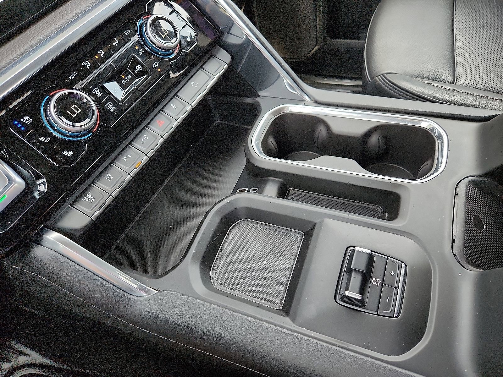 Used 2024 GMC Sierra 2500 Denali w/ Denali Reserve Package image 25