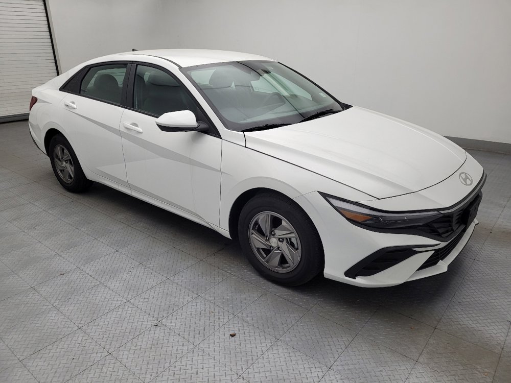 Used 2025 Hyundai Elantra SE image 11